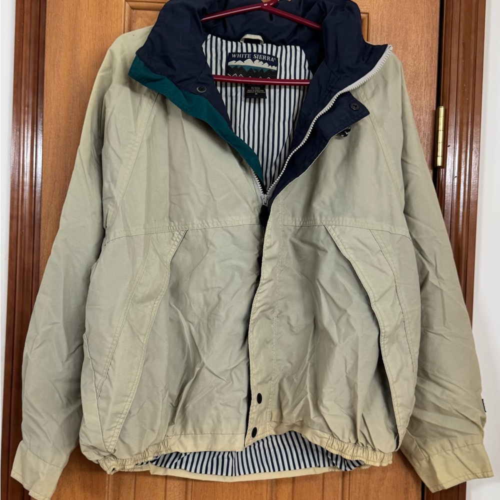 White Sierra Men's Tan and Navy Windbreaker Coat Lightweight Summer Jacket med